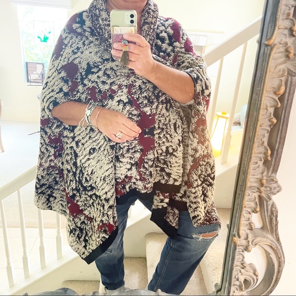 NWT vertigo poncho wrap - Picture 5 of 7